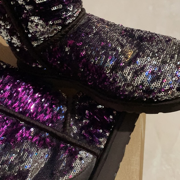 UGG Classic Short Sparkle Sequin Boot - Picture 6 of 11